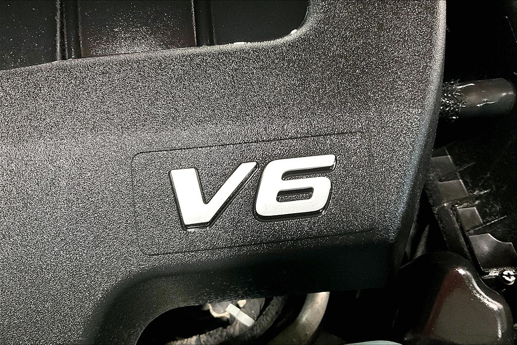 2018 Dodge JOURNEY Located at Cole Auto Outlet slide-image