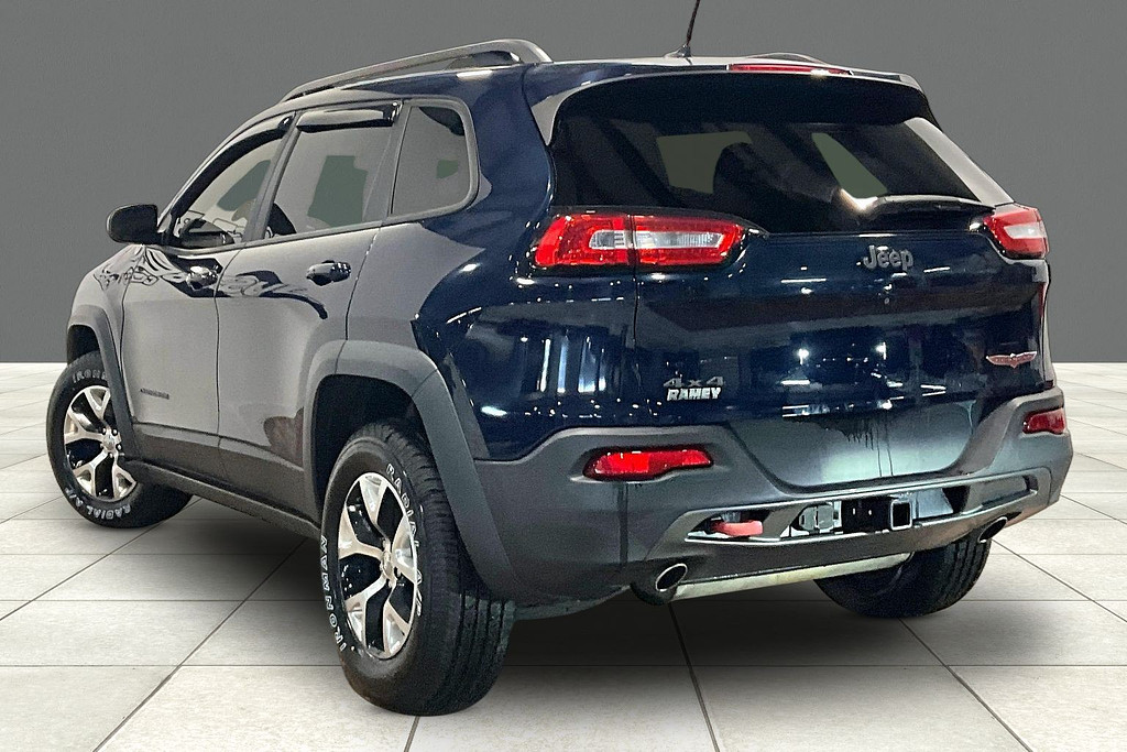 2015 Jeep CHEROKEE Located at Cole Auto Outlet slide-image