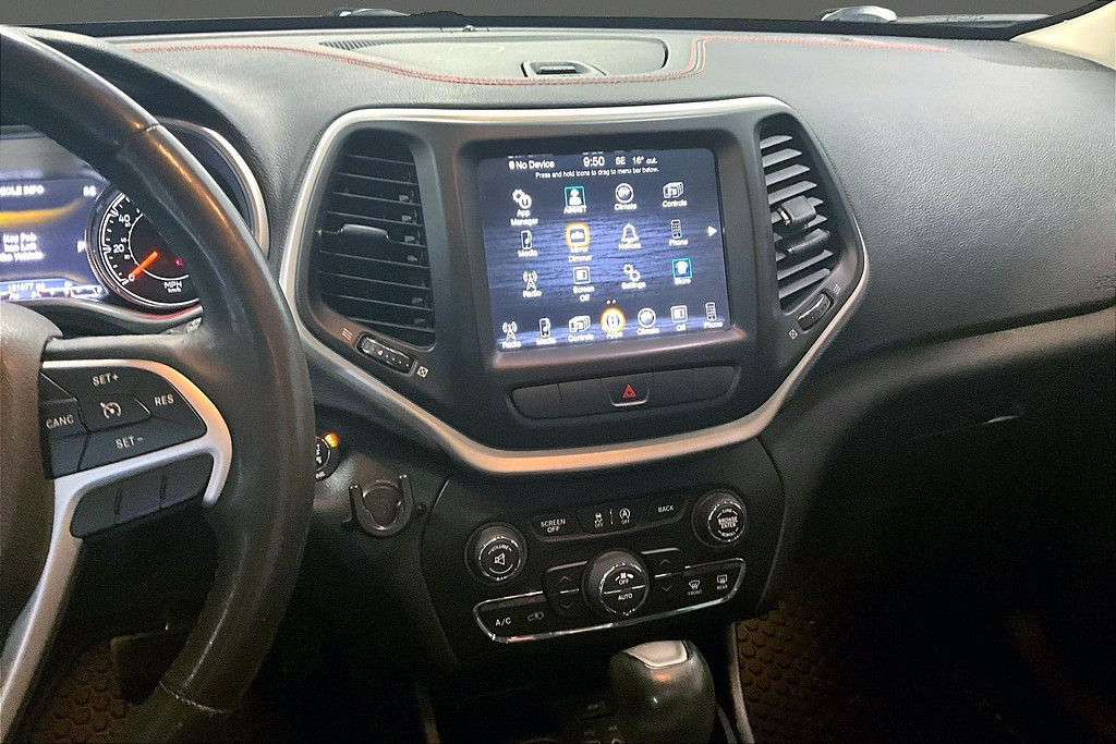 2015 Jeep CHEROKEE Located at Cole Auto Outlet slide-image