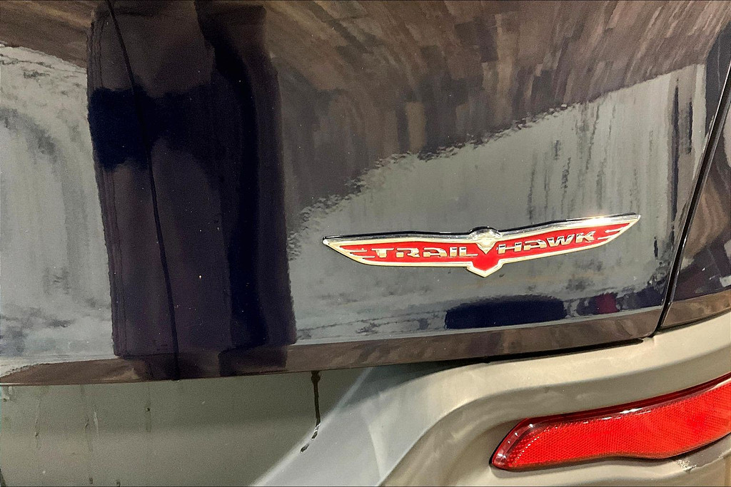 2015 Jeep CHEROKEE Located at Cole Auto Outlet slide-image