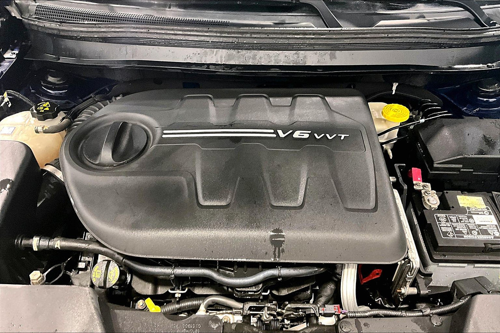 2015 Jeep CHEROKEE Located at Cole Auto Outlet slide-image