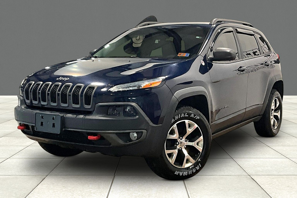 2015 Jeep CHEROKEE Located at Cole Auto Outlet slide-image