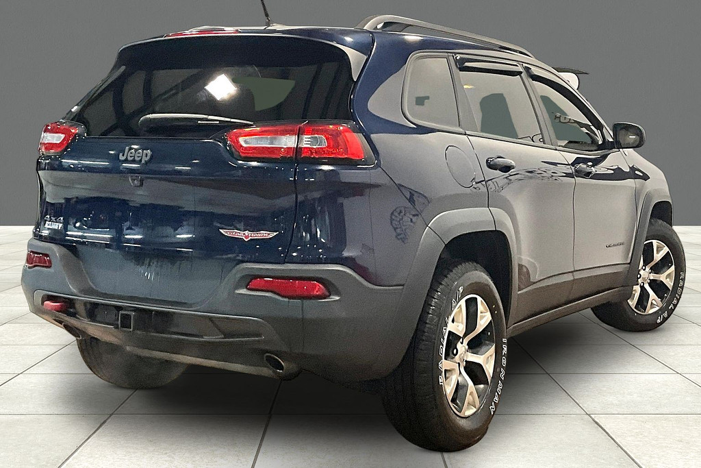2015 Jeep CHEROKEE Located at Cole Auto Outlet slide-image