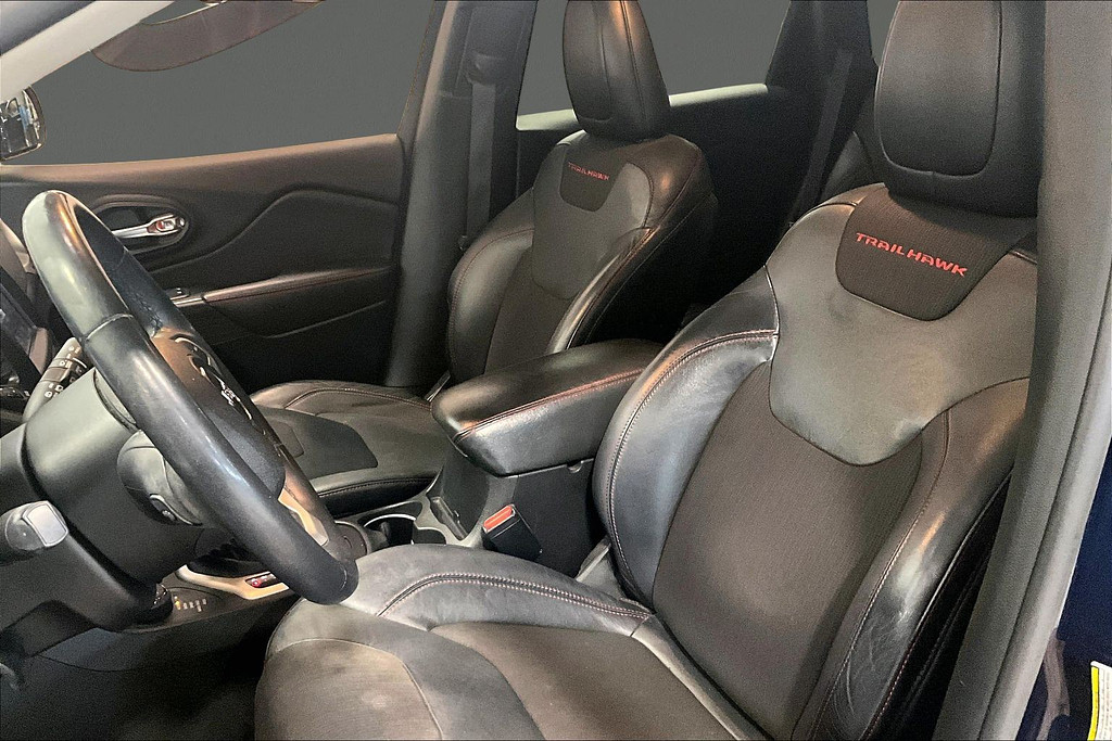 2015 Jeep CHEROKEE Located at Cole Auto Outlet slide-image