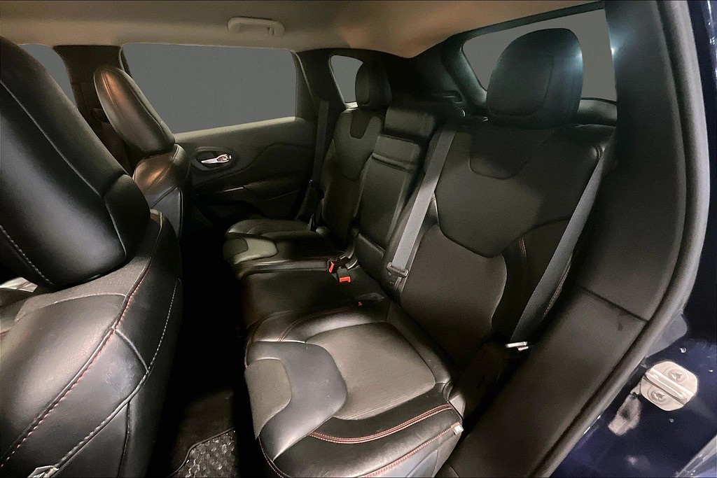 2015 Jeep CHEROKEE Located at Cole Auto Outlet slide-image