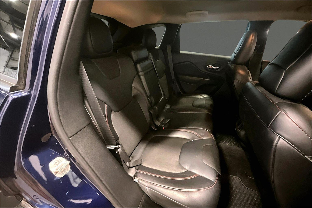 2015 Jeep CHEROKEE Located at Cole Auto Outlet slide-image