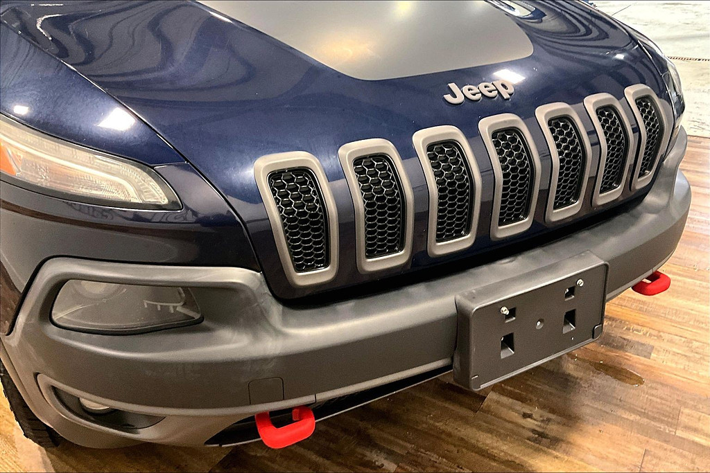 2015 Jeep CHEROKEE Located at Cole Auto Outlet slide-image