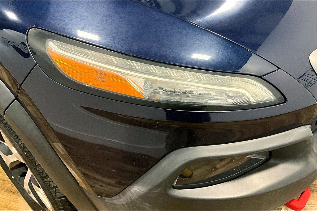 2015 Jeep CHEROKEE Located at Cole Auto Outlet slide-image