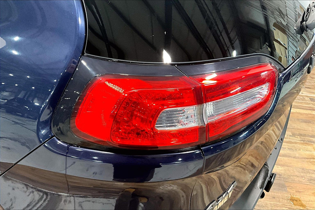 2015 Jeep CHEROKEE Located at Cole Auto Outlet slide-image