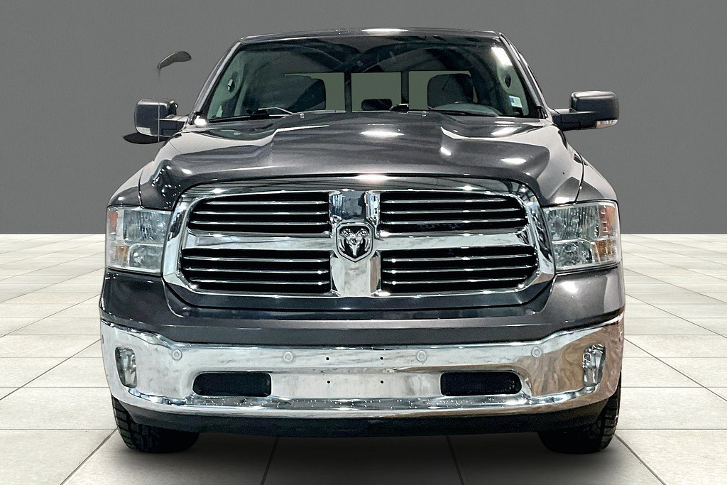 2016 Dodge RAM Located at Cole Auto Outlet light-box-slides