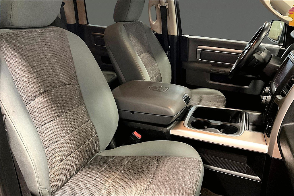 2016 Dodge RAM Located at Cole Auto Outlet light-box-slides