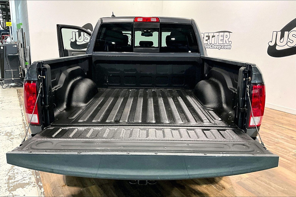 2016 Dodge RAM Located at Cole Auto Outlet light-box-slides