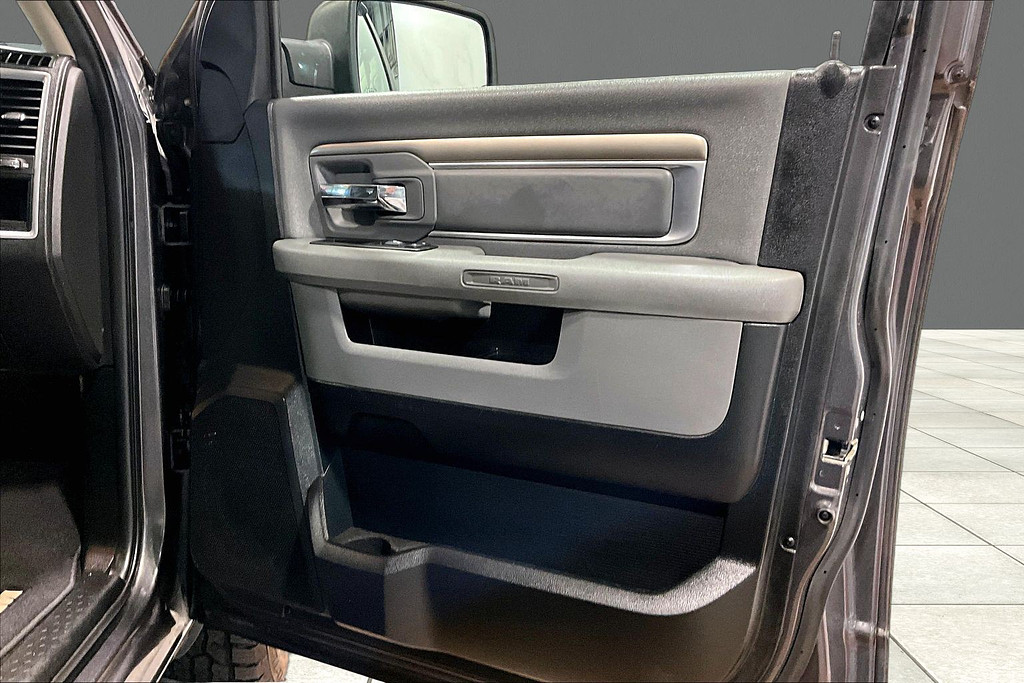 2016 Dodge RAM Located at Cole Auto Outlet light-box-slides