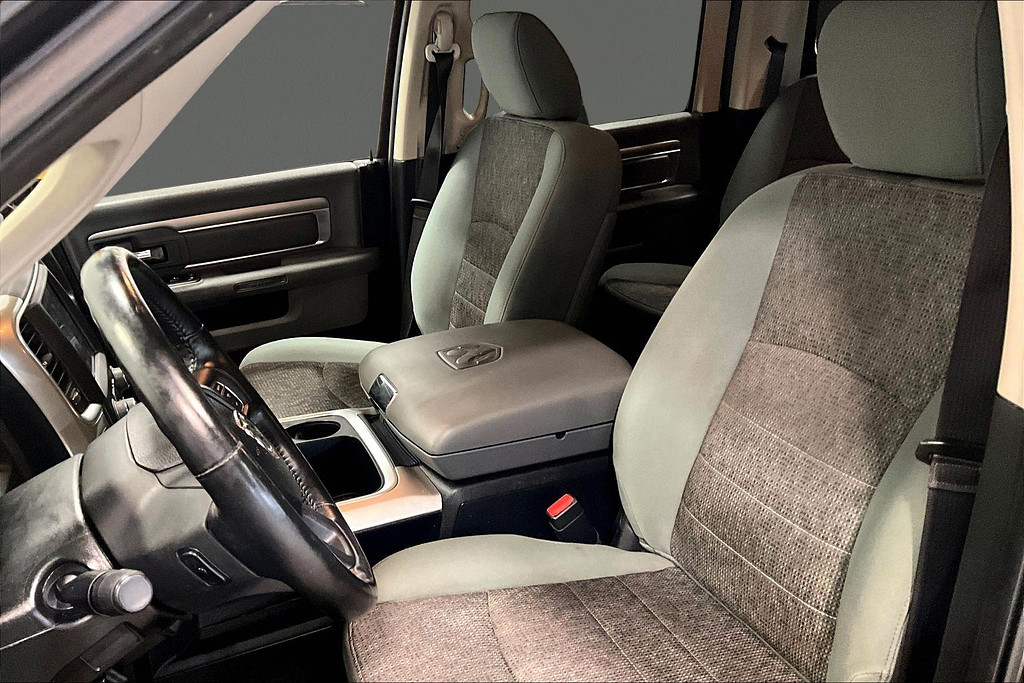 2016 Dodge RAM Located at Cole Auto Outlet light-box-slides