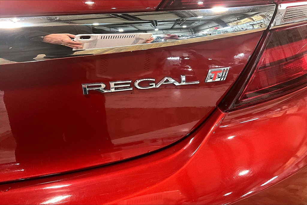 2015 Buick REGAL Located at Cole Auto Outlet slide-image