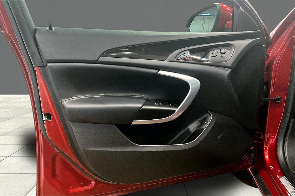 2015 Buick REGAL Located at Cole Auto Outlet slide-image