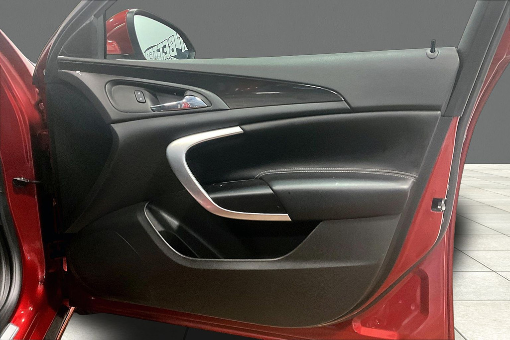 2015 Buick REGAL Located at Cole Auto Outlet slide-image