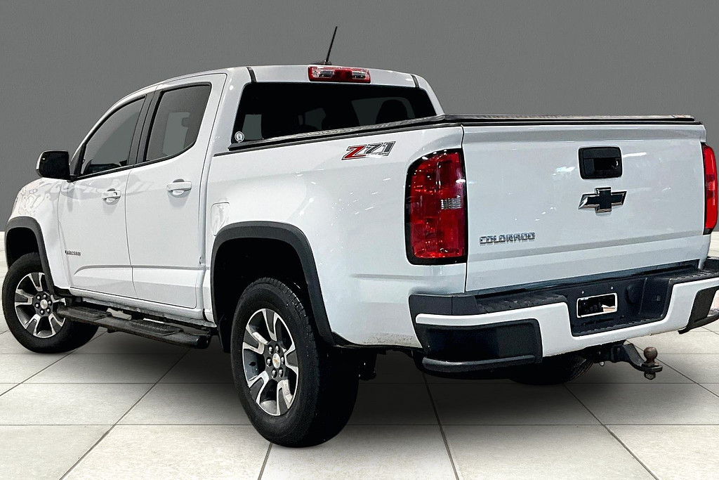 2015 Chevrolet COLORADO Located at Cole Auto Outlet light-box-slides