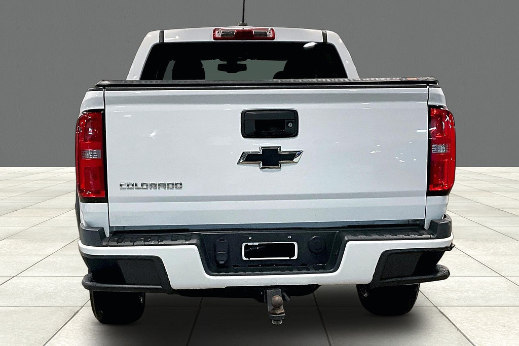 2015 Chevrolet COLORADO Located at Cole Auto Outlet light-box-slides