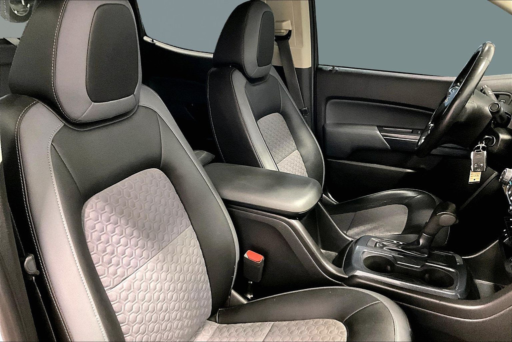 2015 Chevrolet COLORADO Located at Cole Auto Outlet light-box-slides