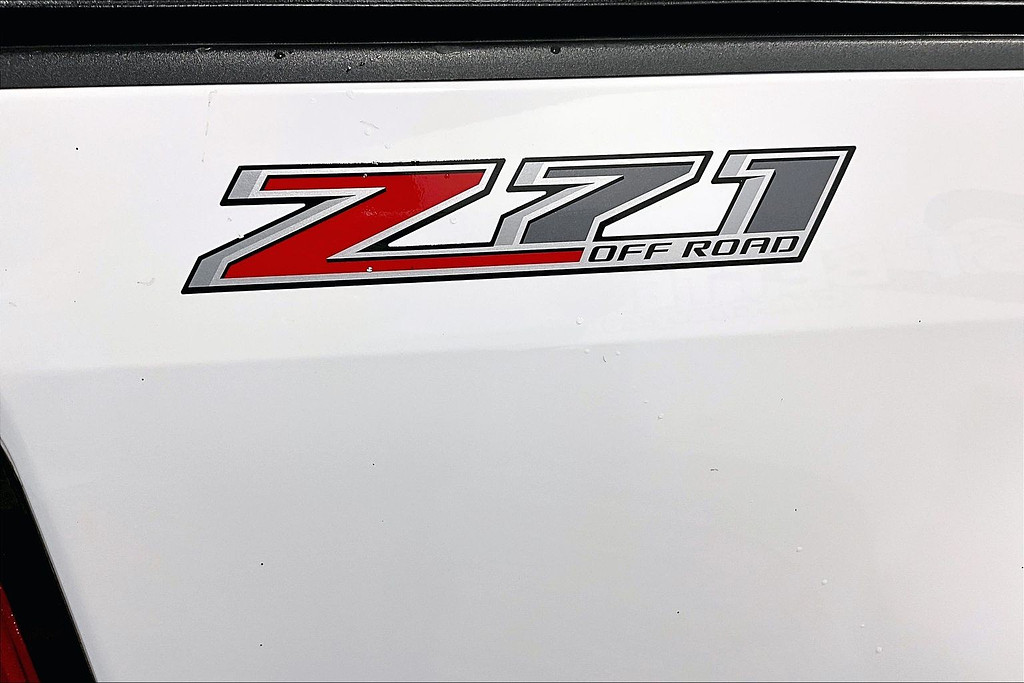 2015 Chevrolet COLORADO Located at Cole Auto Outlet slide-image