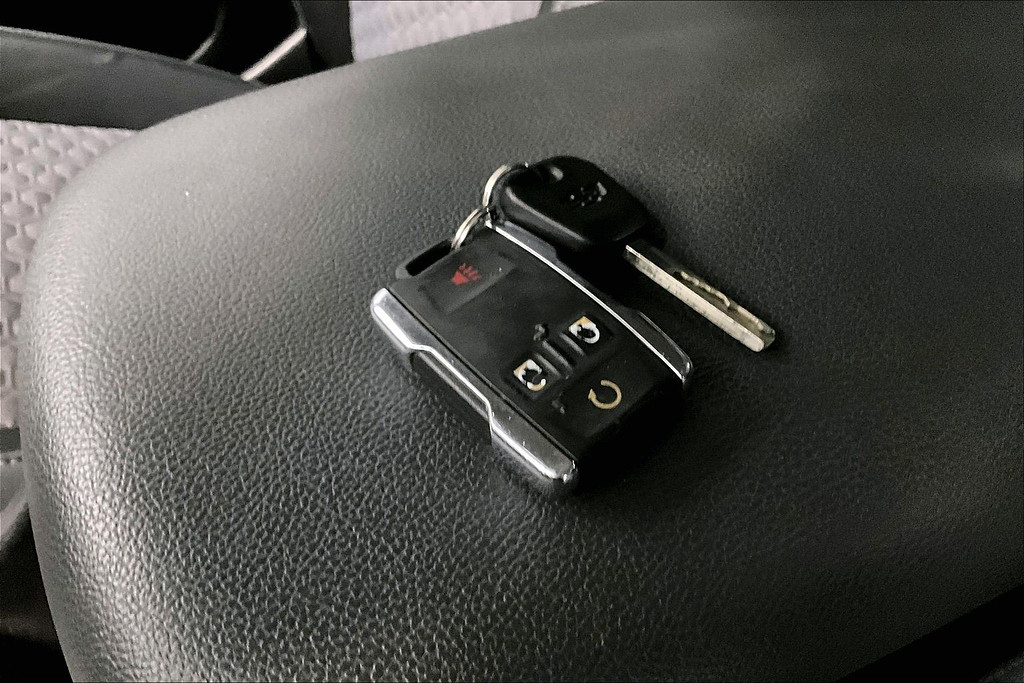 2015 Chevrolet COLORADO Located at Cole Auto Outlet slide-image