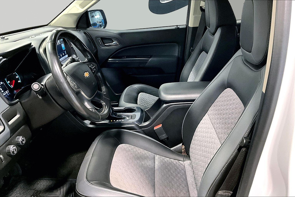 2015 Chevrolet COLORADO Located at Cole Auto Outlet light-box-slides