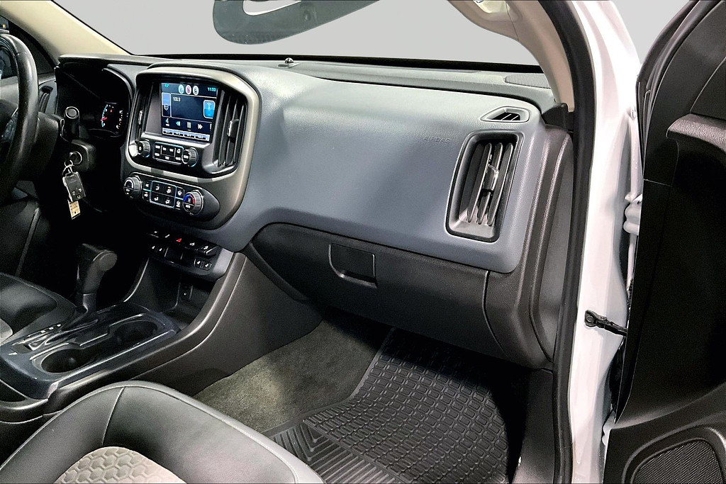 2015 Chevrolet COLORADO Located at Cole Auto Outlet light-box-slides