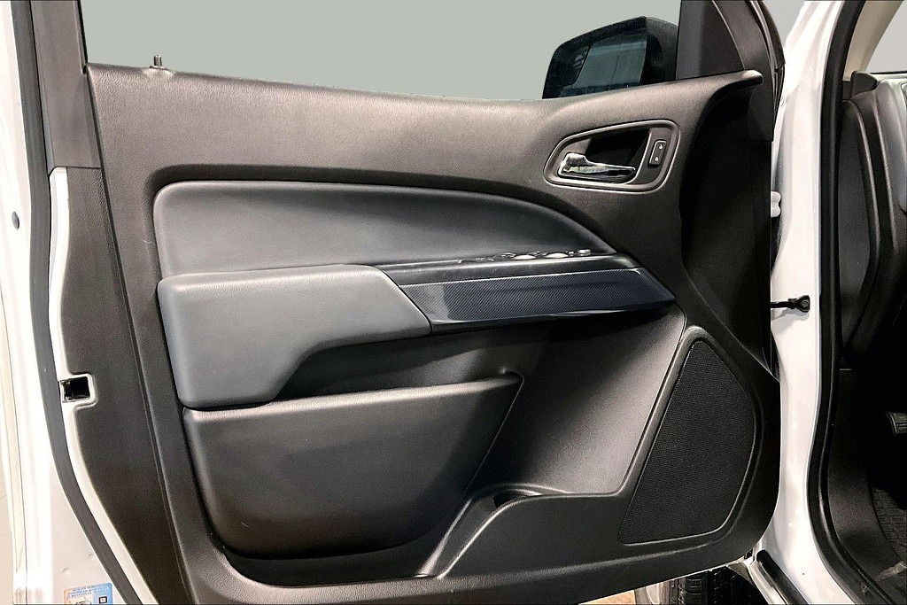 2015 Chevrolet COLORADO Located at Cole Auto Outlet slide-image