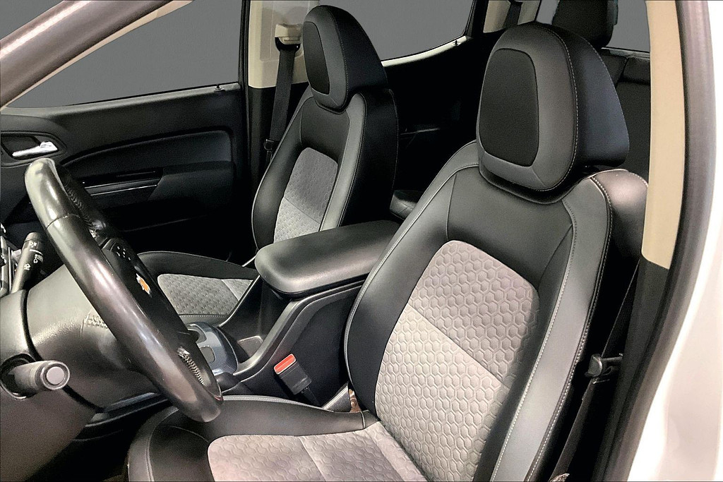 2015 Chevrolet COLORADO Located at Cole Auto Outlet light-box-slides