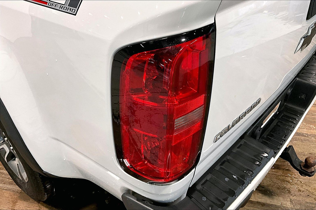 2015 Chevrolet COLORADO Located at Cole Auto Outlet light-box-slides