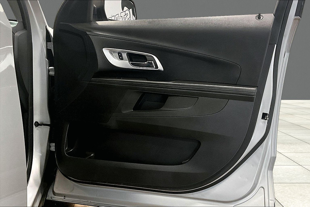 2015 Chevrolet EQUINOX Located at Cole Auto Outlet slide-image