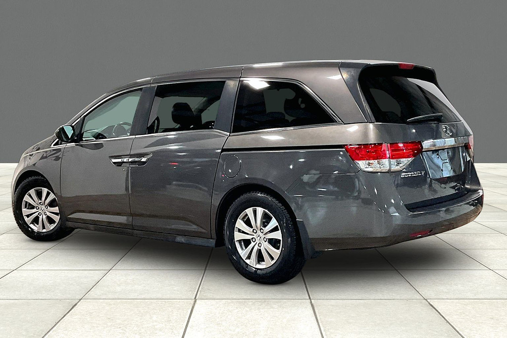 2016 Honda ODYSSEY Located at Cole Auto Outlet light-box-slides