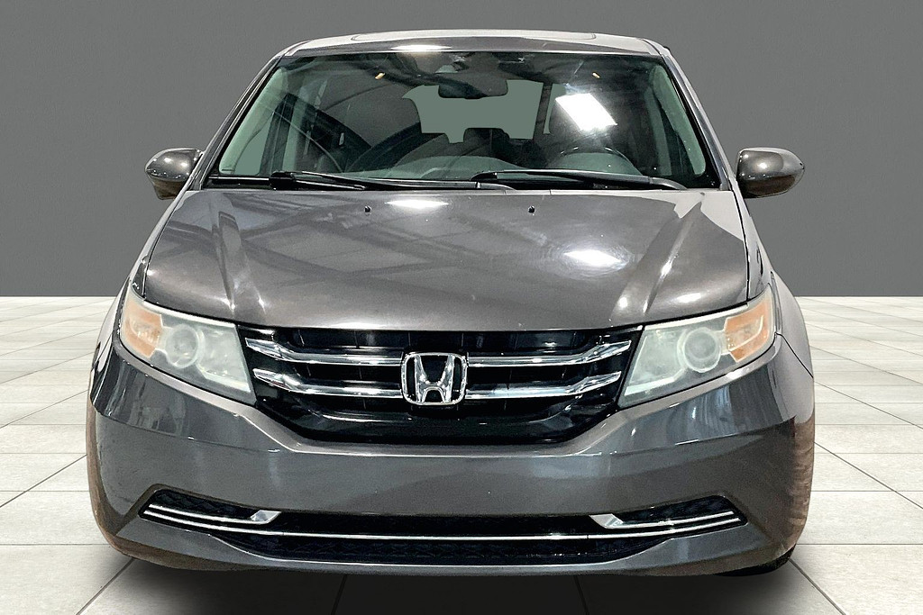 2016 Honda ODYSSEY Located at Cole Auto Outlet light-box-slides