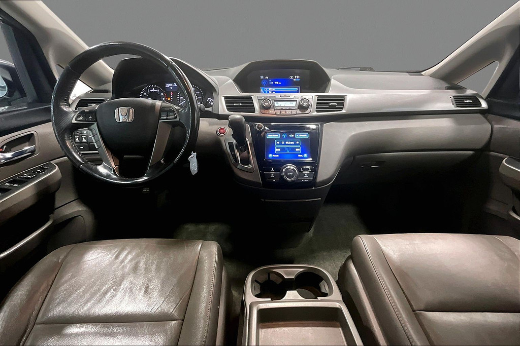 2016 Honda ODYSSEY Located at Cole Auto Outlet light-box-slides