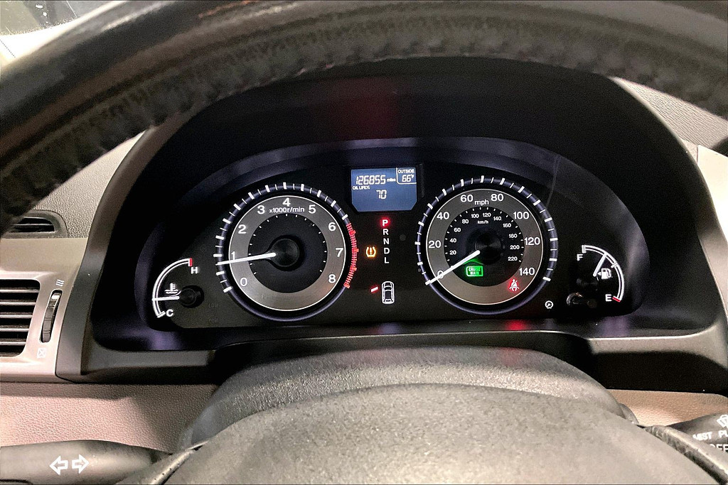 2016 Honda ODYSSEY Located at Cole Auto Outlet light-box-slides