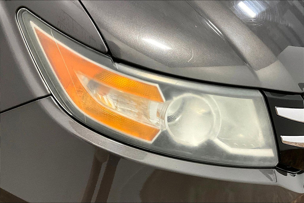 2016 Honda ODYSSEY Located at Cole Auto Outlet light-box-slides