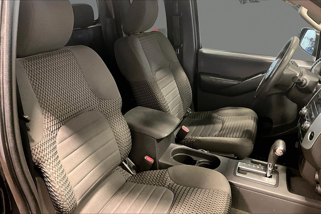 2012 Nissan FRONTIER Located at Cole Auto Outlet light-box-slides