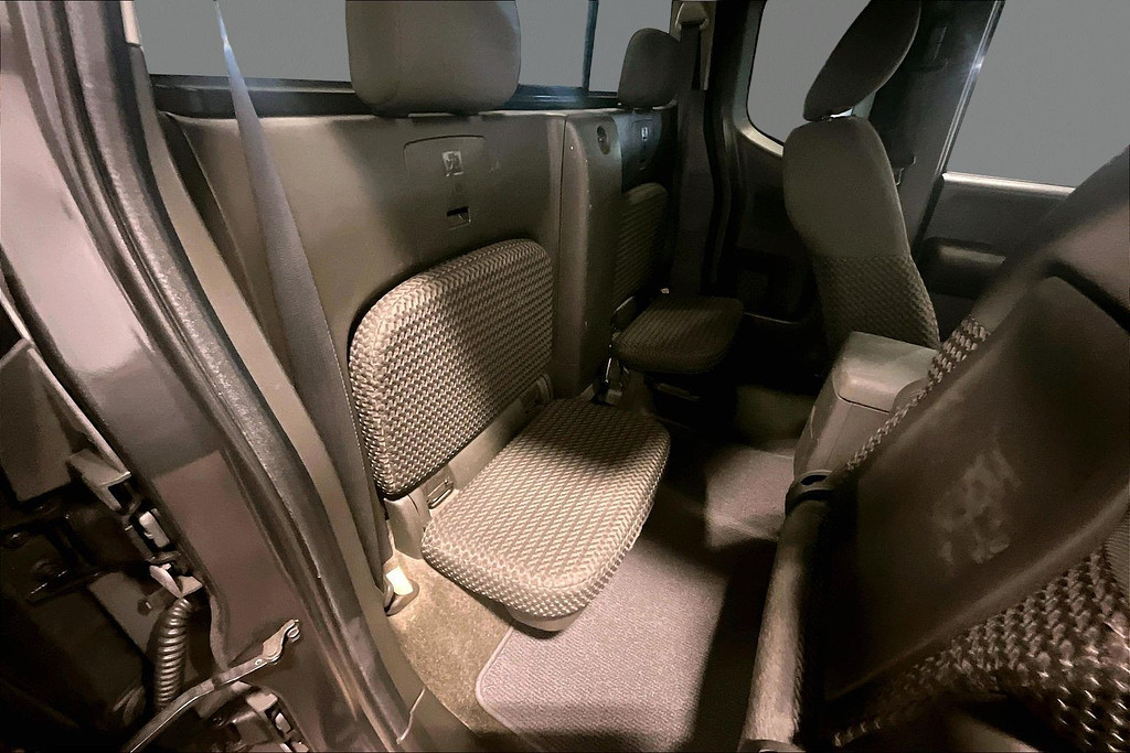 2012 Nissan FRONTIER Located at Cole Auto Outlet light-box-slides
