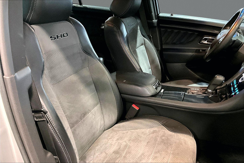 2014 Ford TAURUS Located at Cole Auto Outlet light-box-slides