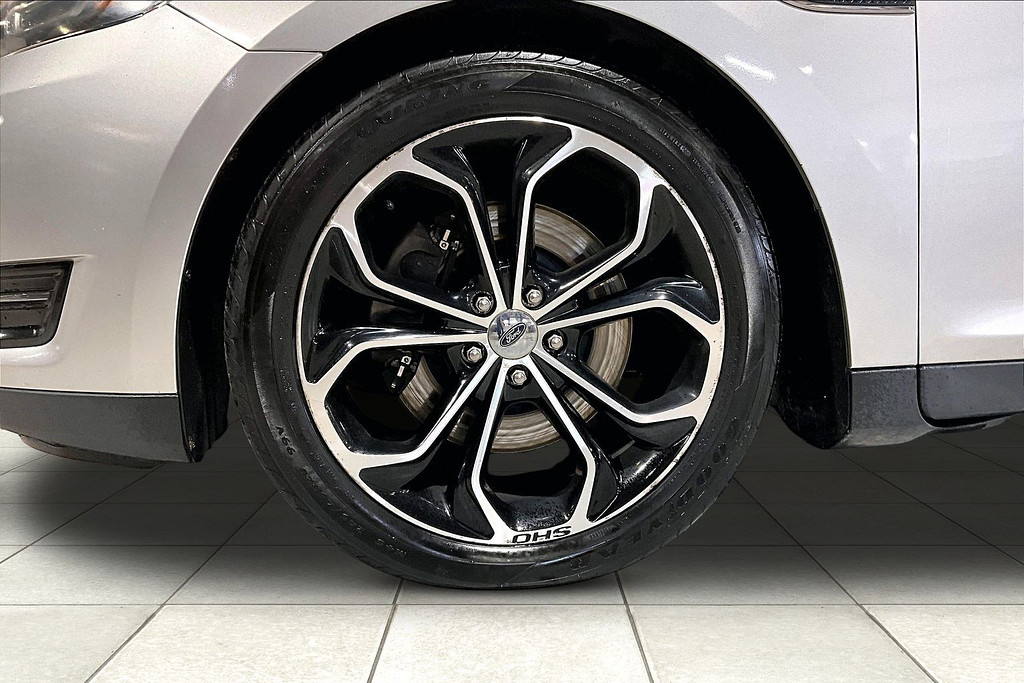 2014 Ford TAURUS Located at Cole Auto Outlet light-box-slides