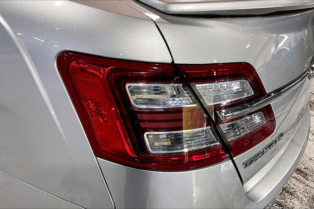 2014 Ford TAURUS Located at Cole Auto Outlet light-box-slides