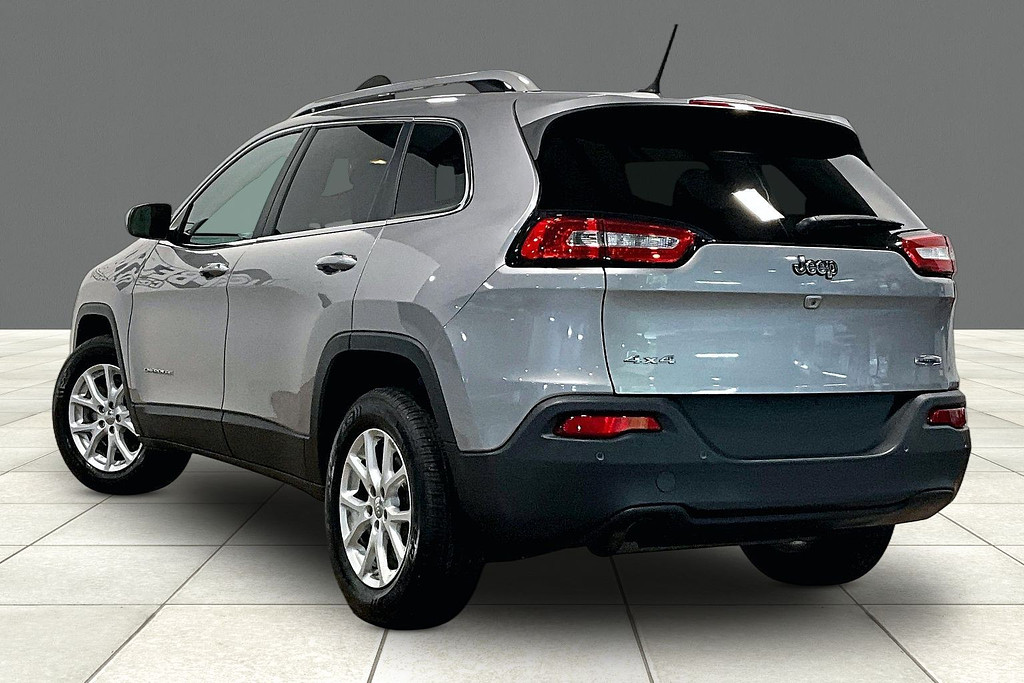 2018 Jeep CHEROKEE Located at Cole Auto Outlet slide-image