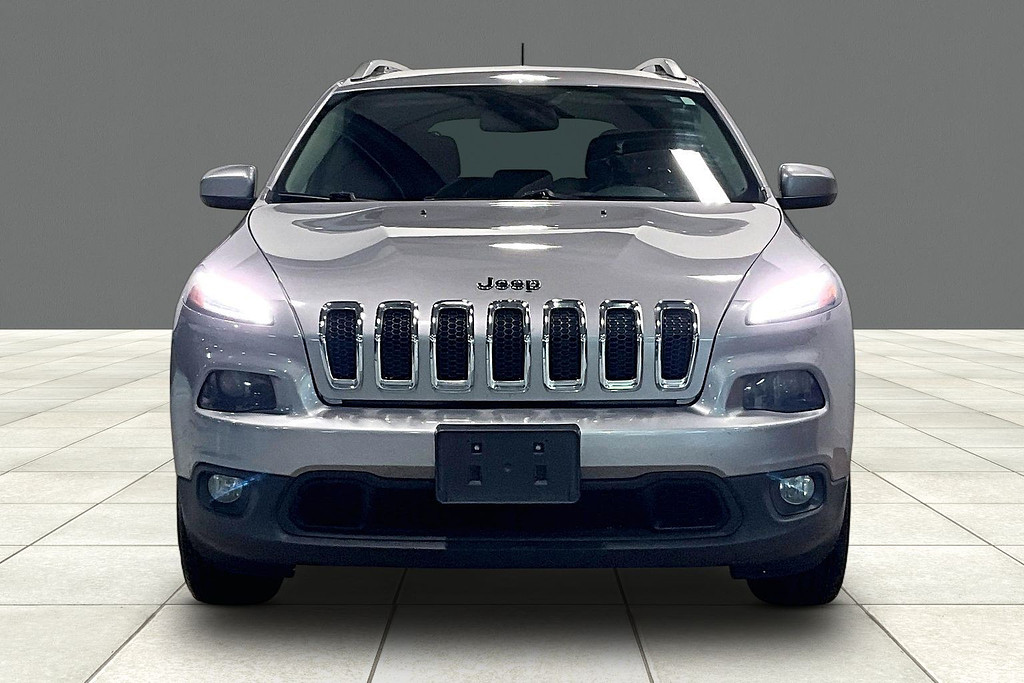 2018 Jeep CHEROKEE Located at Cole Auto Outlet light-box-slides