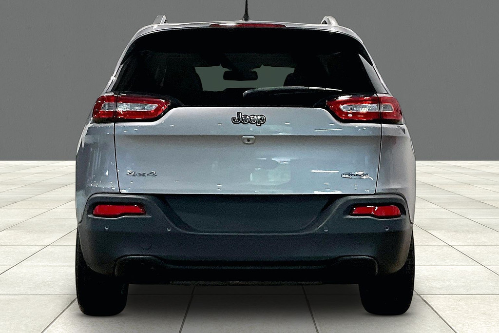 2018 Jeep CHEROKEE Located at Cole Auto Outlet light-box-slides