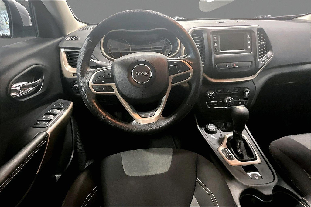 2018 Jeep CHEROKEE Located at Cole Auto Outlet light-box-slides
