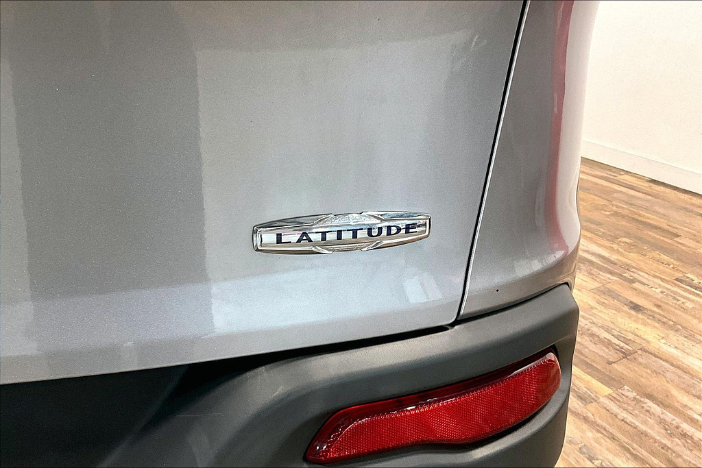 2018 Jeep CHEROKEE Located at Cole Auto Outlet slide-image