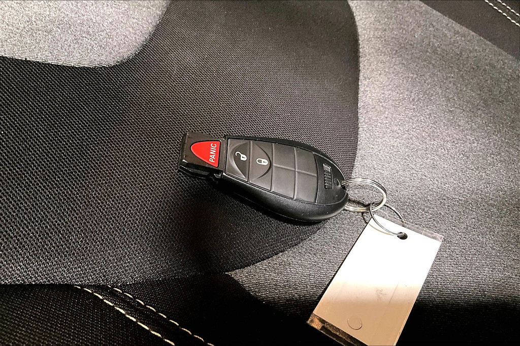 2018 Jeep CHEROKEE Located at Cole Auto Outlet slide-image