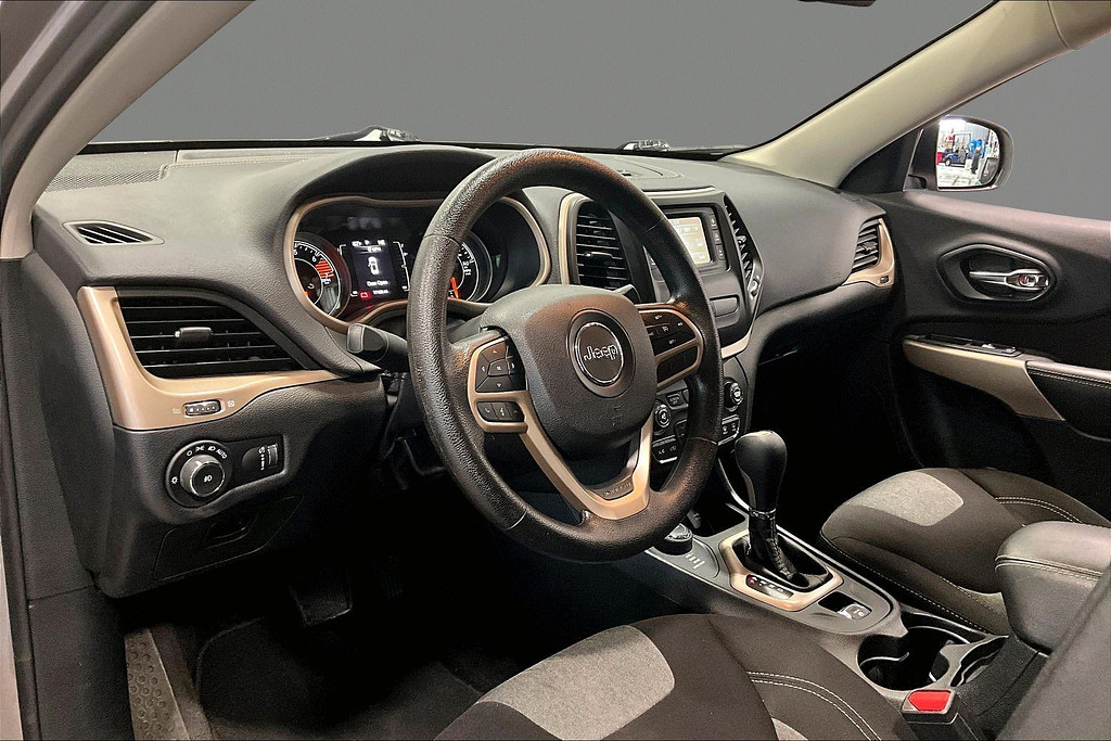 2018 Jeep CHEROKEE Located at Cole Auto Outlet slide-image