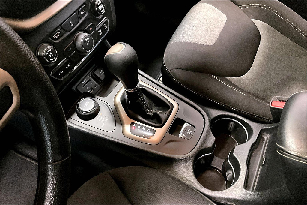 2018 Jeep CHEROKEE Located at Cole Auto Outlet slide-image